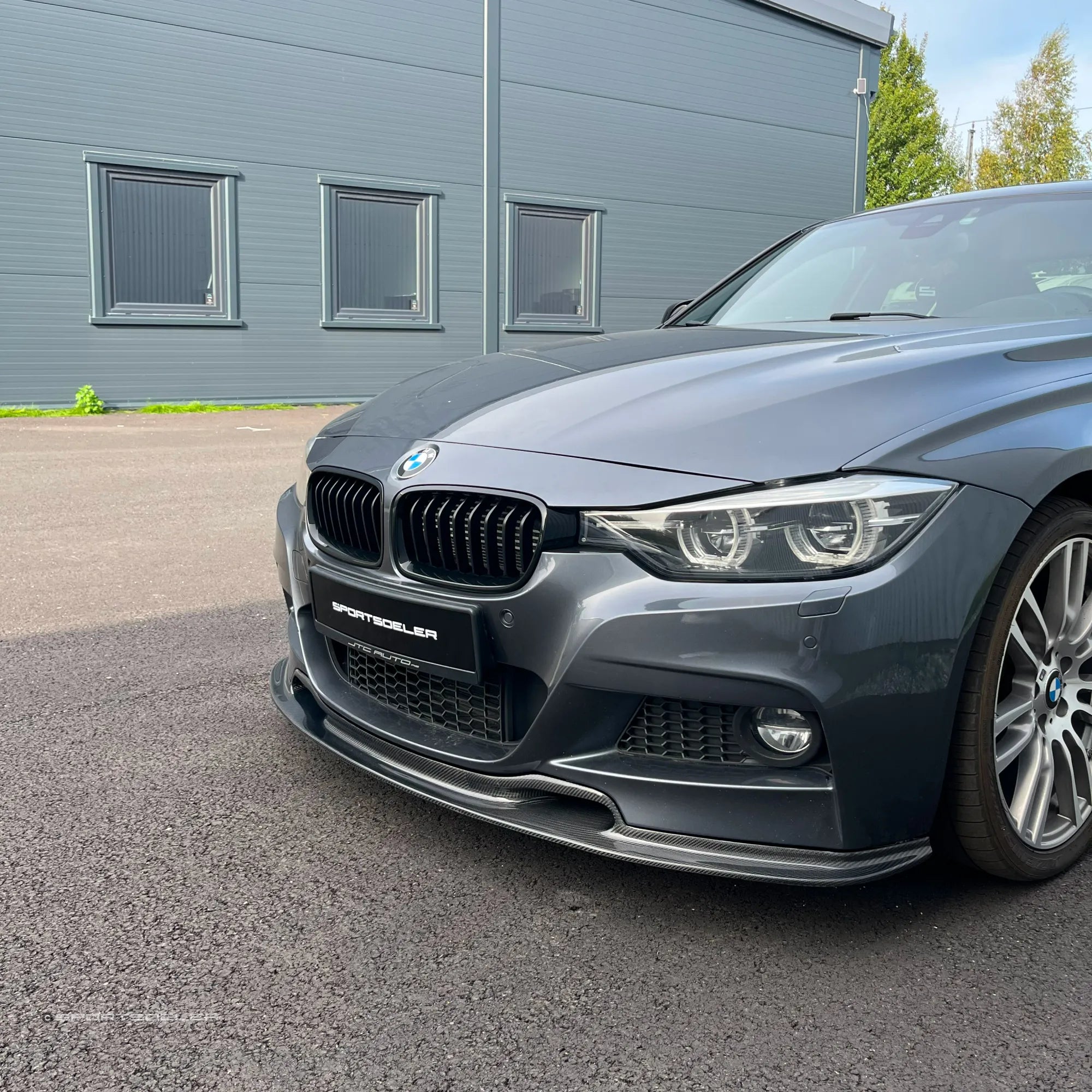 BMW F30/F31 3-Serie Varis Style Carbon Fiber Frontleppe - Sportsdeler