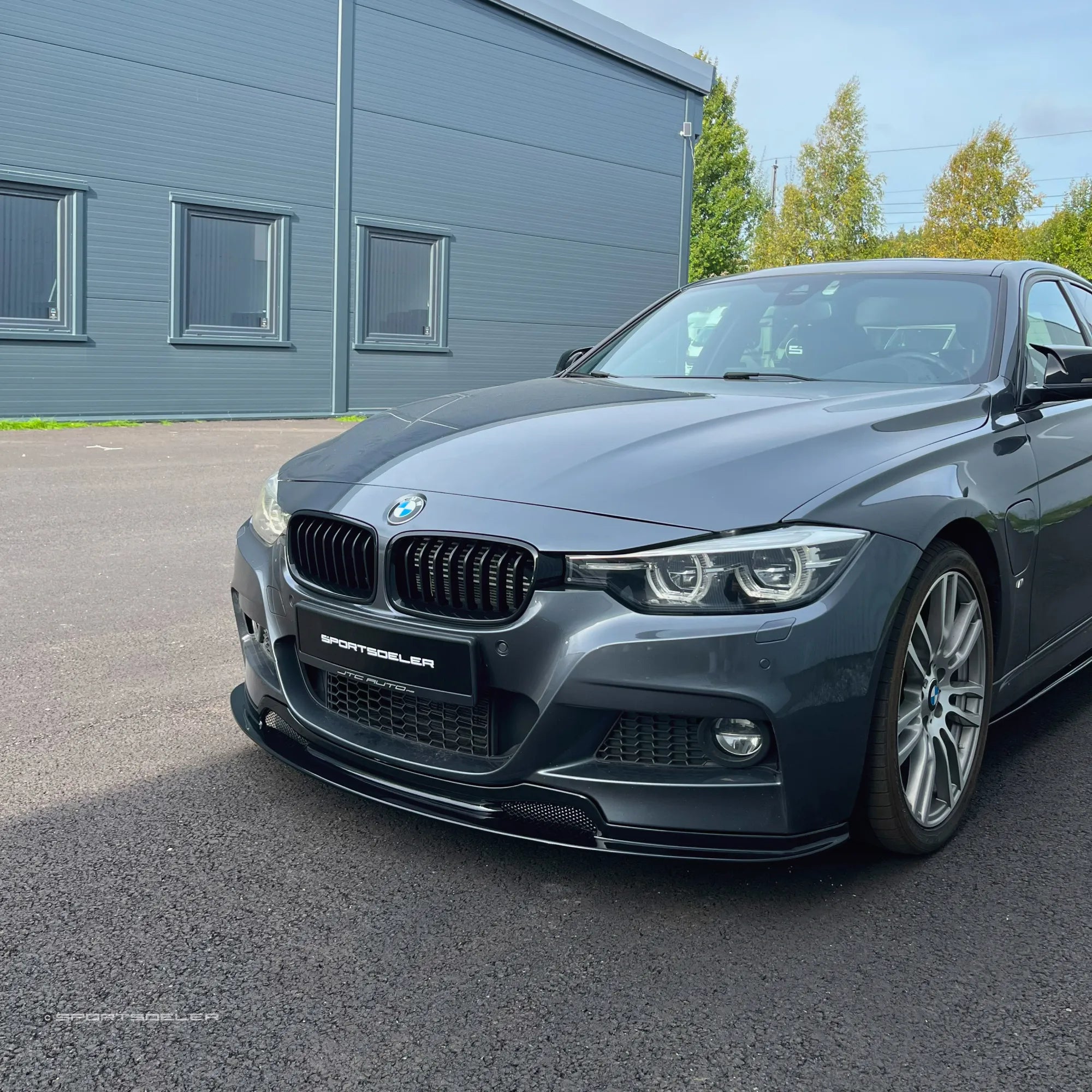 BMW F30 & F31 Varis Frontleppe "Gloss Black" - Sportsdeler