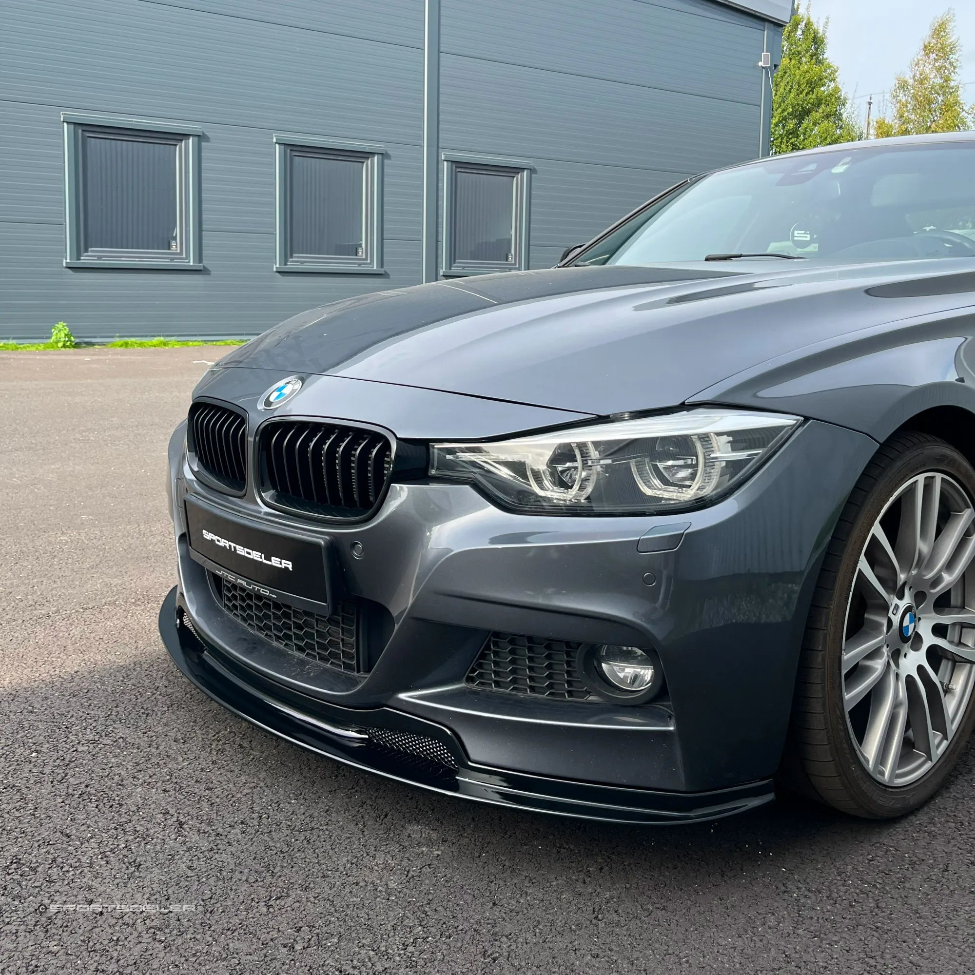 BMW F30 & F31 Varis Frontleppe "Gloss Black" - Sportsdeler